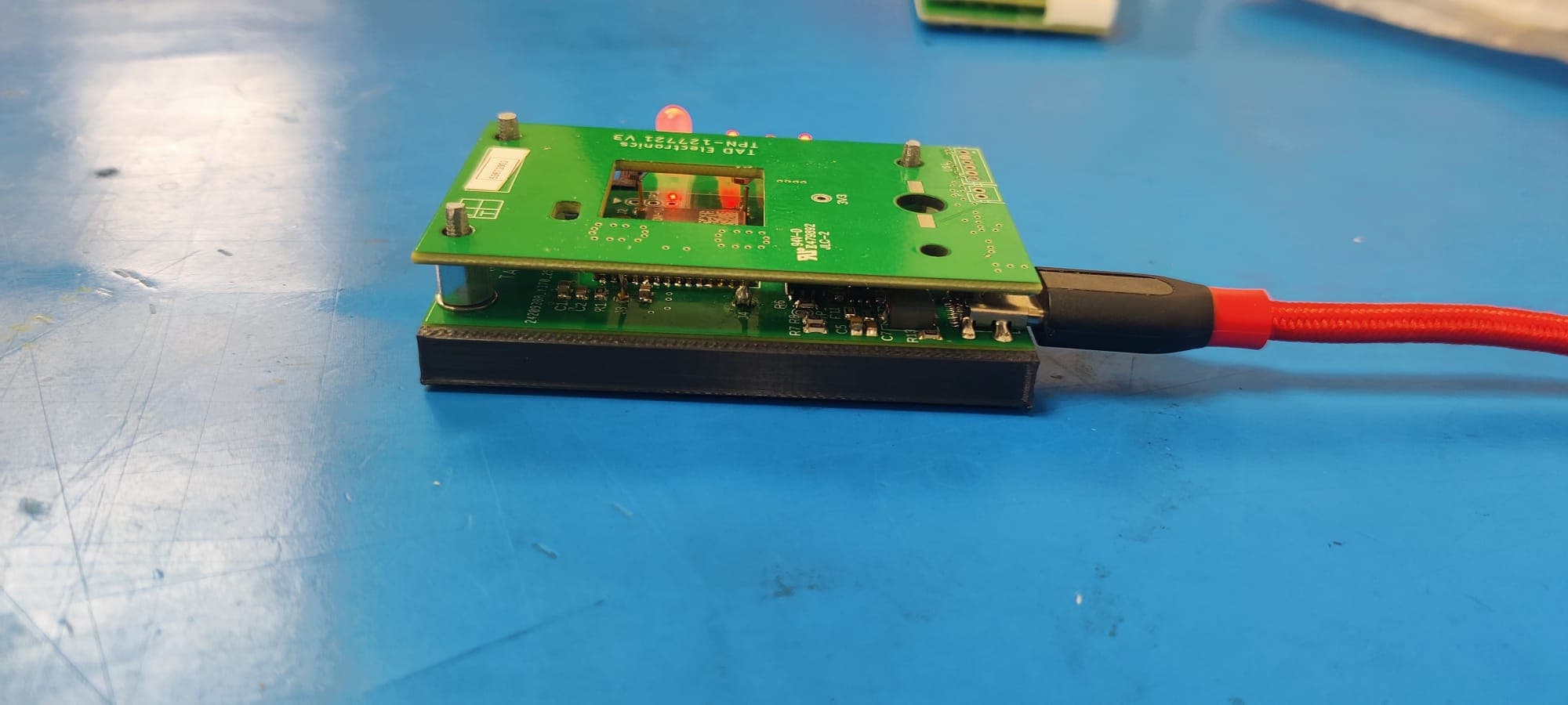 Compact embedded power and proximity-sensing test rig